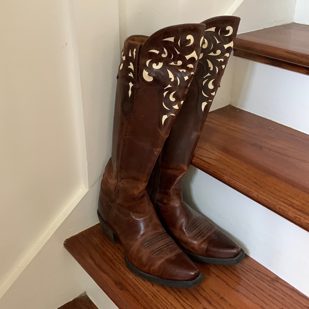 Beautiful Ariat hacienda brown leather boots, cream cutout design, 7B